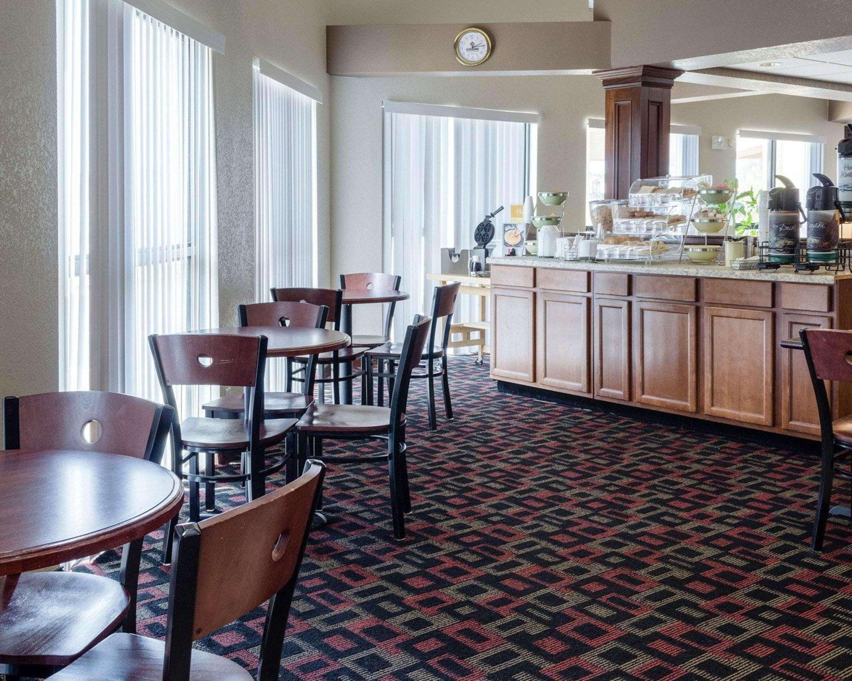 Quality Inn 2*